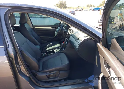 2012 Volkswagen Passat 2.5L Se z USA, uszkodzony, nr VIN 1VWBH7A33CC044187